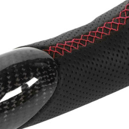 Karbonový volant z kůži a červením prošitím