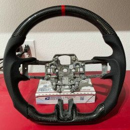 Karbonový volant z kůži a červením prošitím