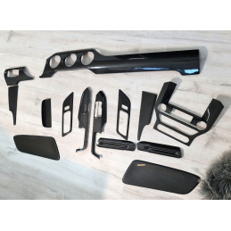 Karbonový interiér