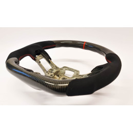 Karbonový volant s alcantarou a červením prošitím