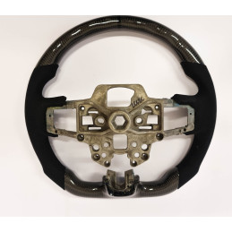 Karbonový volant z alcantartou a černím prošitím