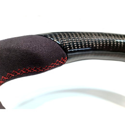 Karbonový volant s alcantarou a červením prošitím, včetně vyhřívaní