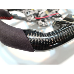 Karbonový volant s alcantarou a červením prošitím, včetně vyhřívaní