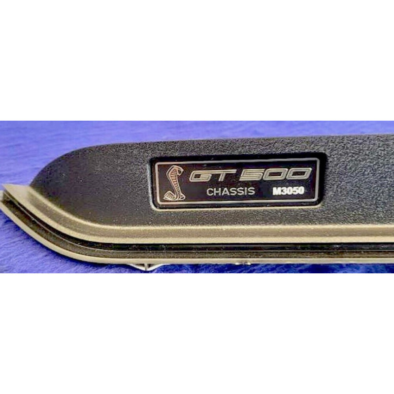 Logo panelu spolujezdce  GT500