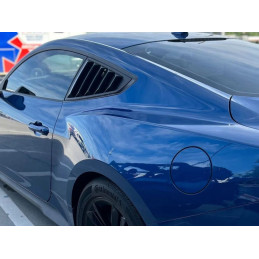 okenní žaluzie – leskle černá