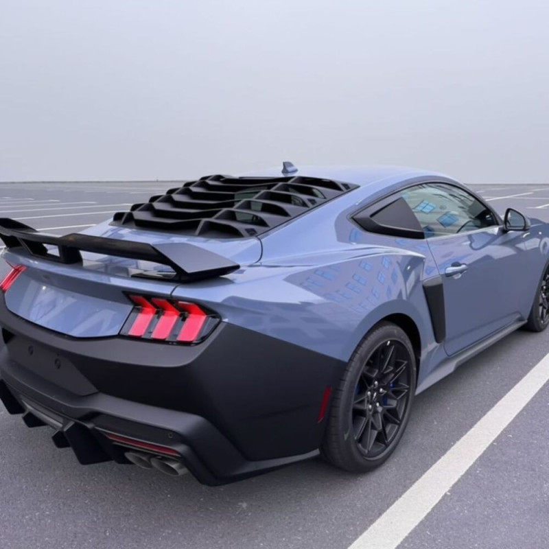 Zadní okenní lamely – matně černé